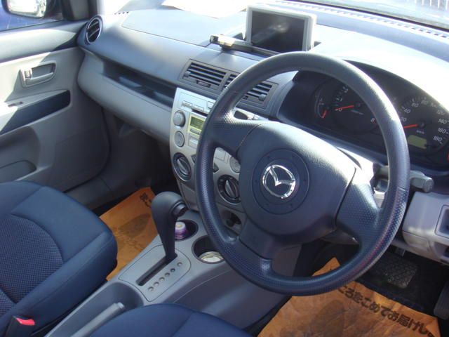 2004 Mazda Demio