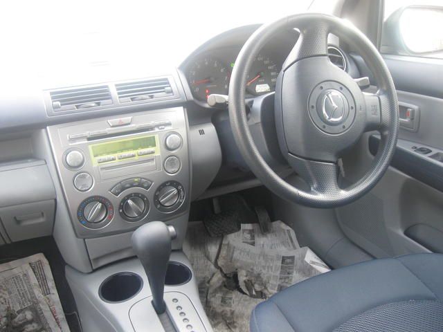 2004 Mazda Demio