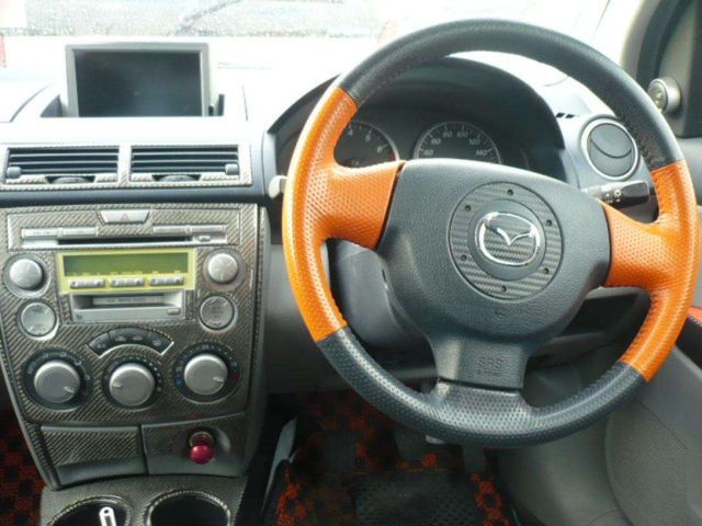 2004 Mazda Demio