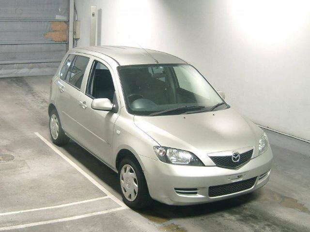 2004 Mazda Demio