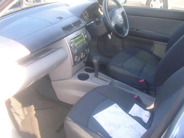 2004 Mazda Demio