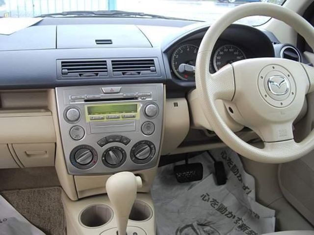 2004 Mazda Demio