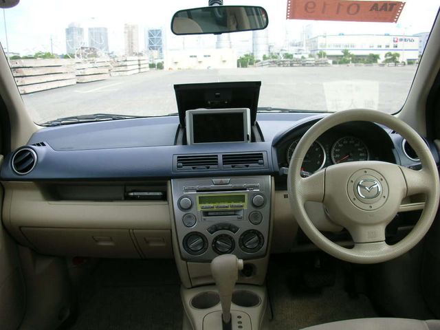 2004 Mazda Demio