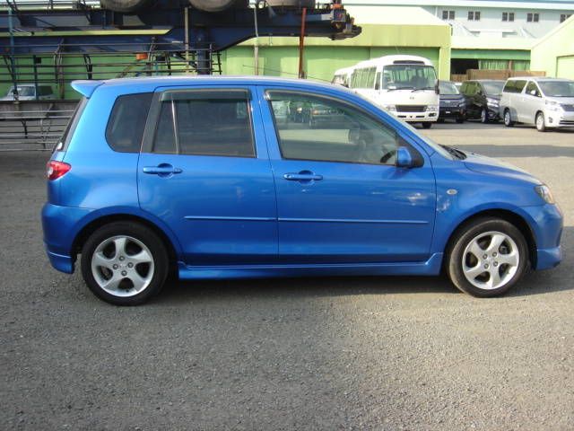 2004 Mazda Demio