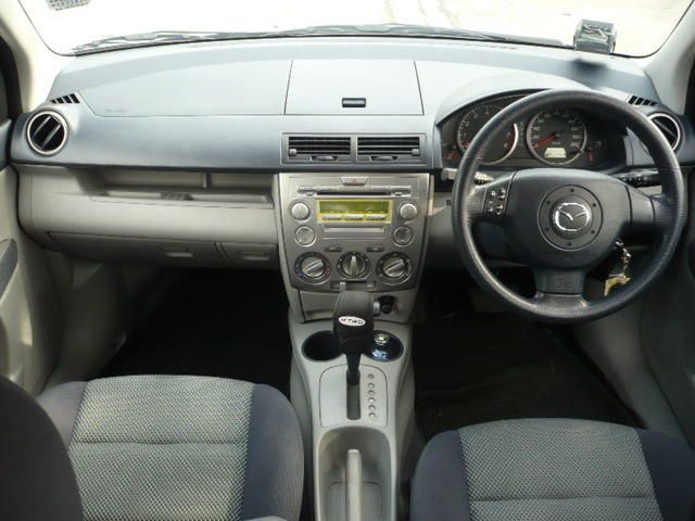 2004 Mazda Demio