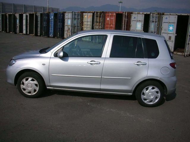 2004 Mazda Demio