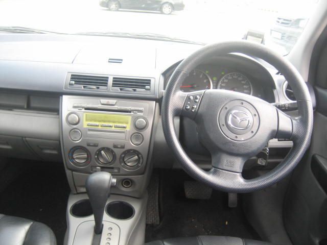 2004 Mazda Demio