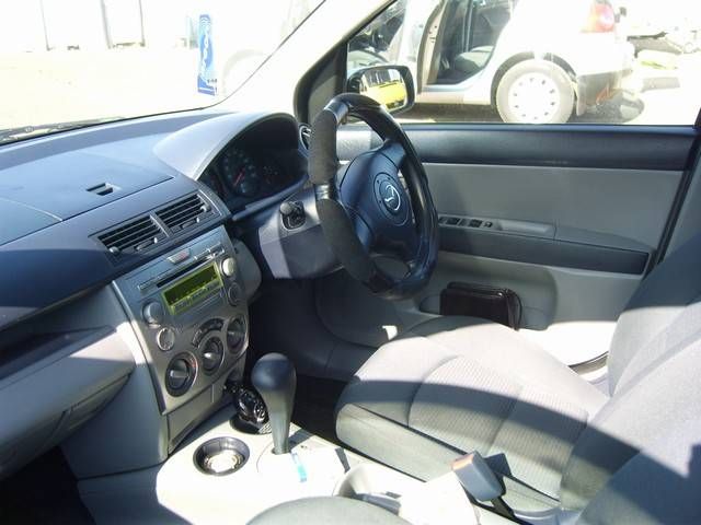 2004 Mazda Demio