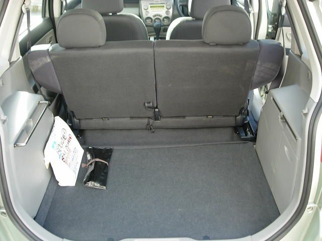 2004 Mazda Demio