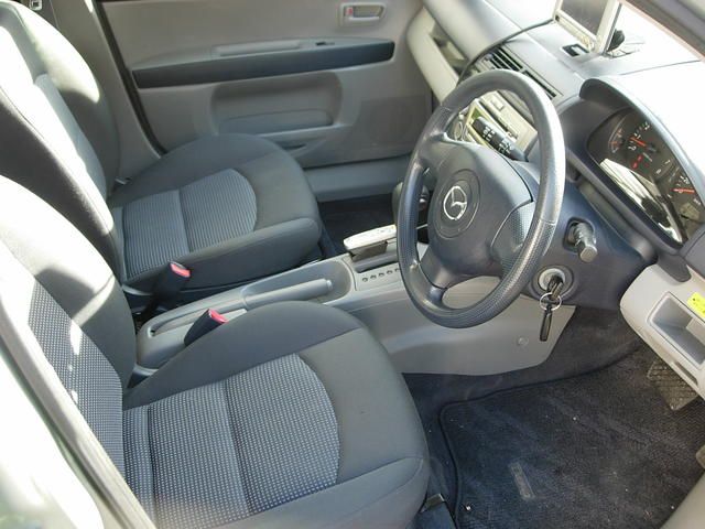 2004 Mazda Demio
