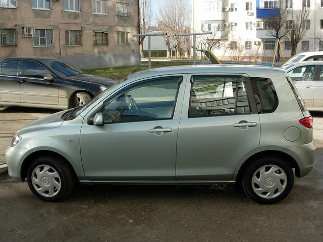 2004 Mazda Demio