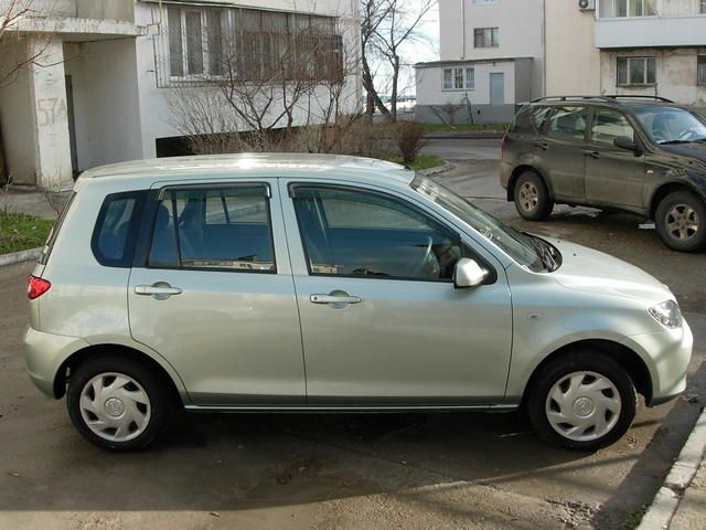 2004 Mazda Demio
