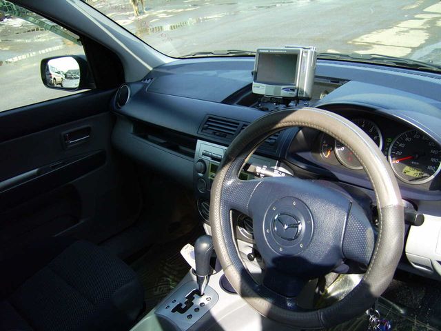 2004 Mazda Demio