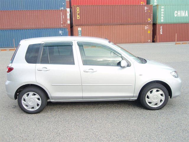 2004 Mazda Demio