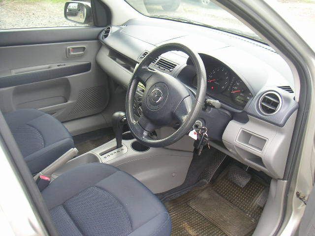 2004 Mazda Demio