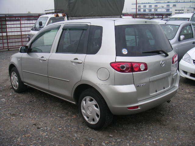 2004 Mazda Demio
