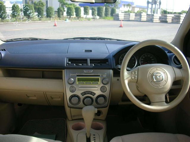 2004 Mazda Demio