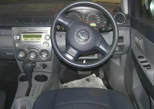 2004 Mazda Demio