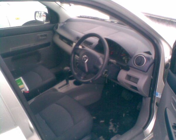 2004 Mazda Demio