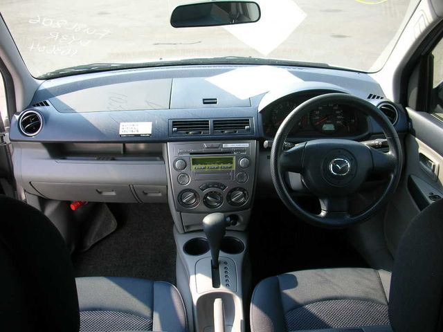 2004 Mazda Demio