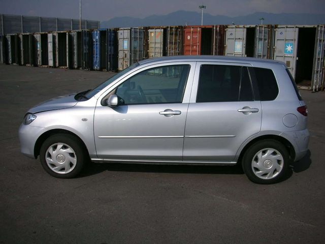2004 Mazda Demio