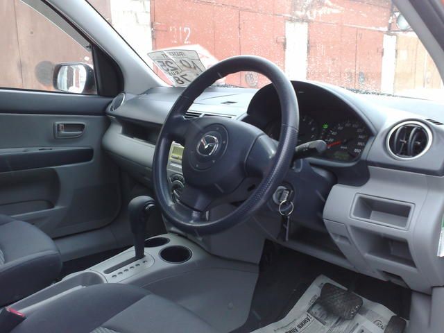 2004 Mazda Demio