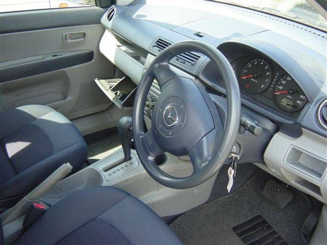 2004 Mazda Demio