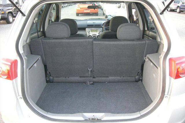 2004 Mazda Demio