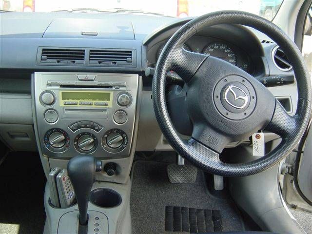 2004 Mazda Demio