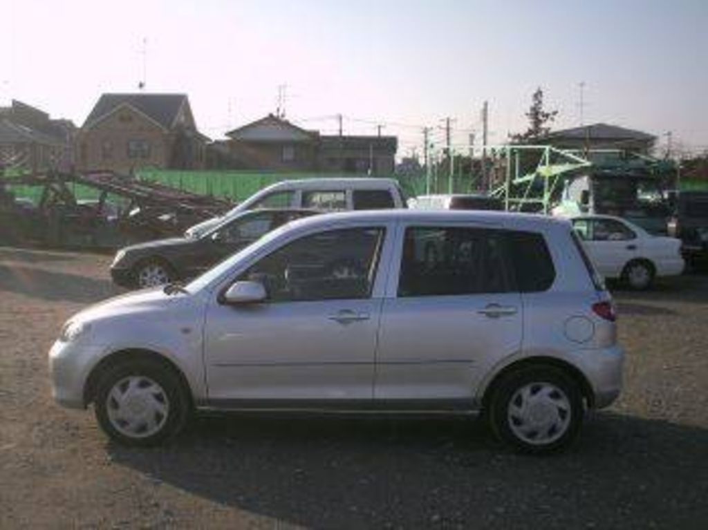 2004 Mazda Demio