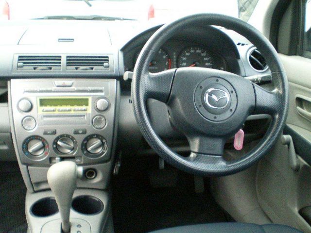 2004 Mazda Demio