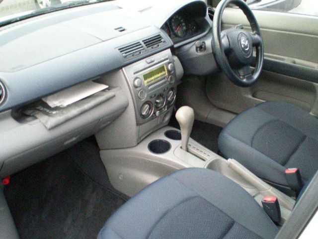 2004 Mazda Demio