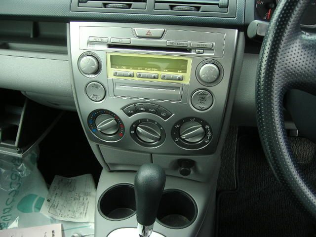 2004 Mazda Demio