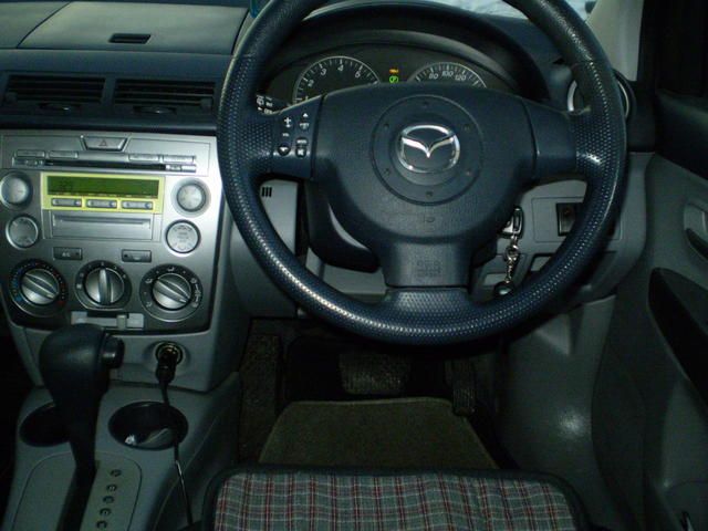 2004 Mazda Demio