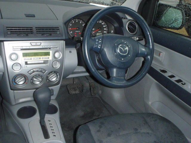 2004 Mazda Demio