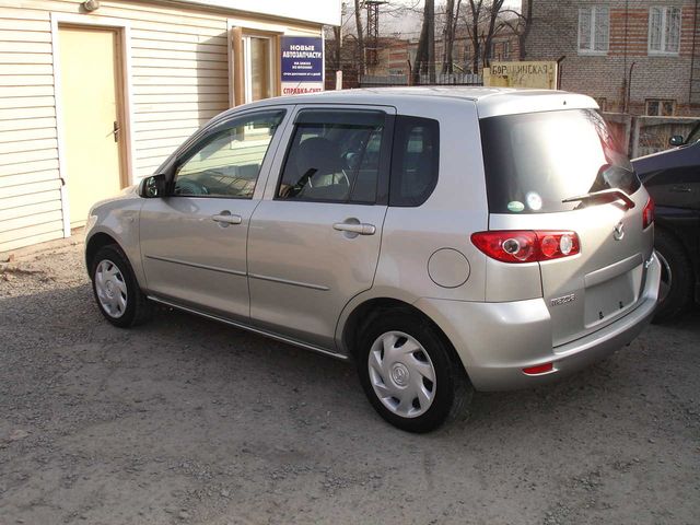 2004 Mazda Demio