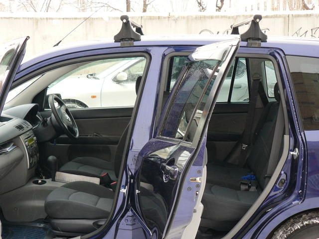 2004 Mazda Demio