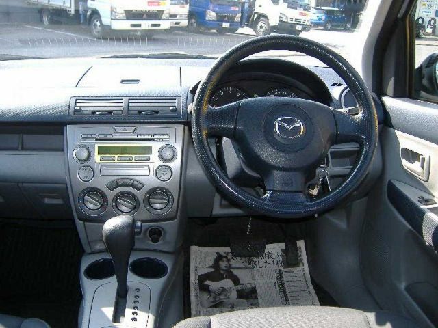 2004 Mazda Demio