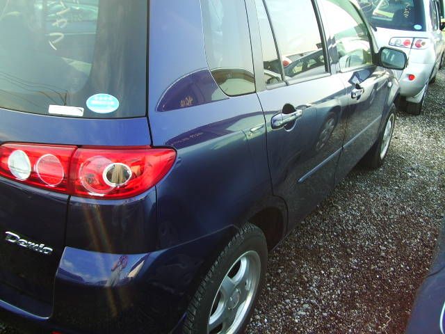 2004 Mazda Demio