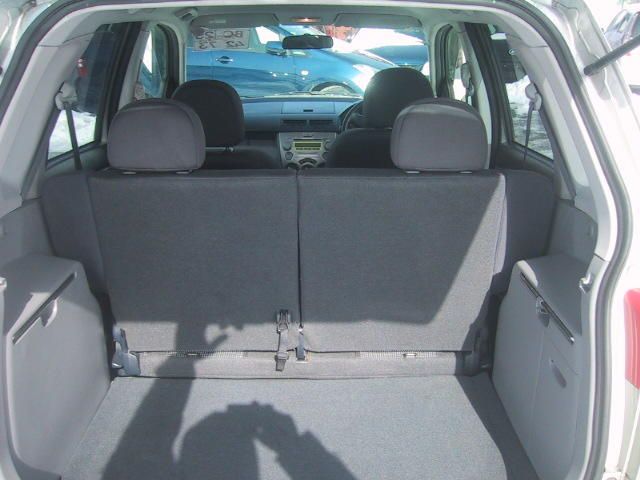 2004 Mazda Demio