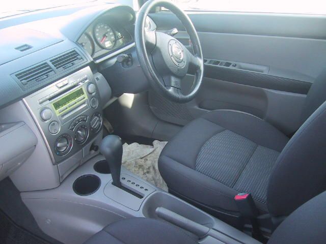 2004 Mazda Demio