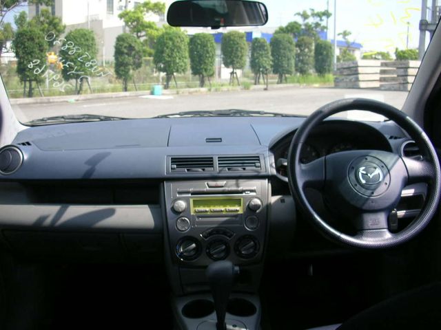 2004 Mazda Demio