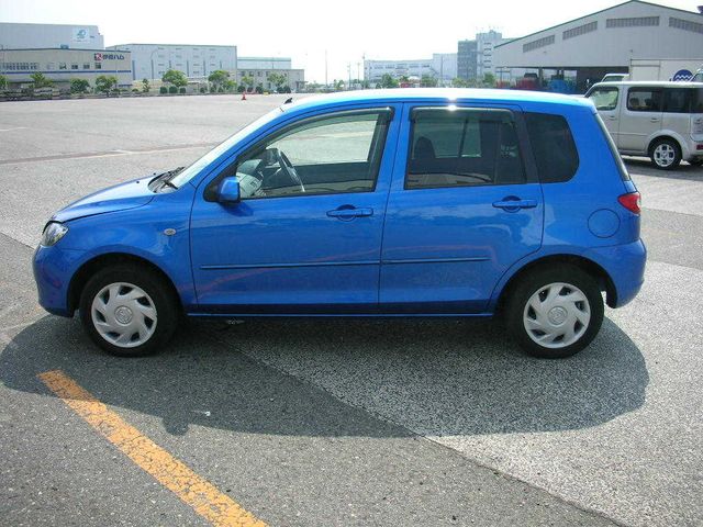 2004 Mazda Demio