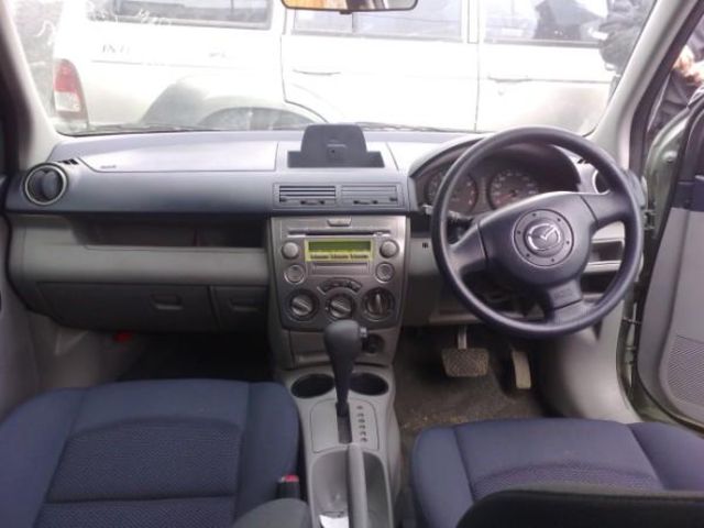 2004 Mazda Demio