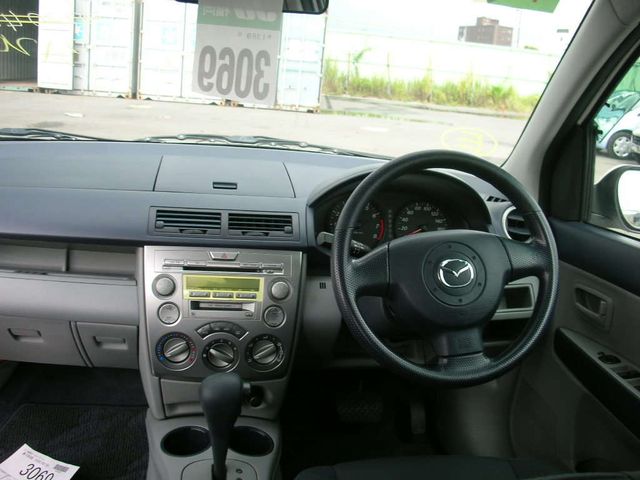 2004 Mazda Demio