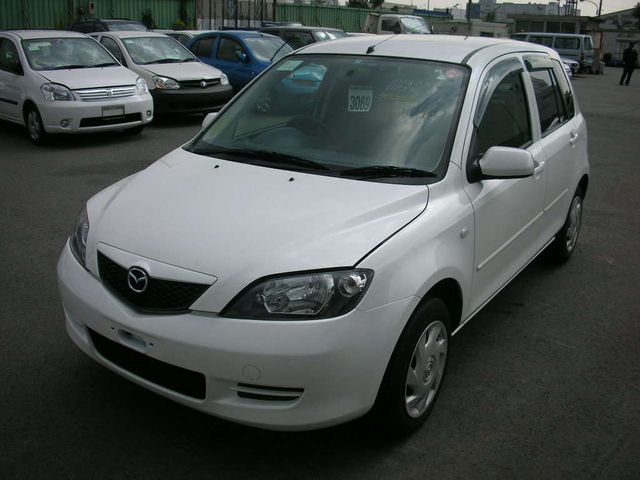 2004 Mazda Demio