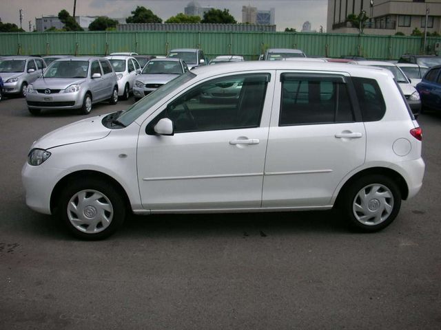 2004 Mazda Demio