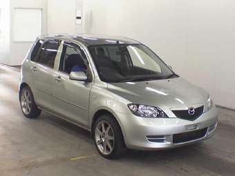 2004 Mazda Demio Images