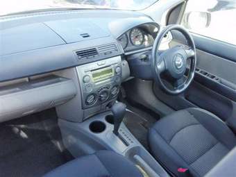 2004 Mazda Demio Photos