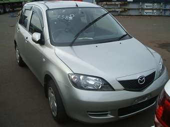 2004 Mazda Demio Pictures